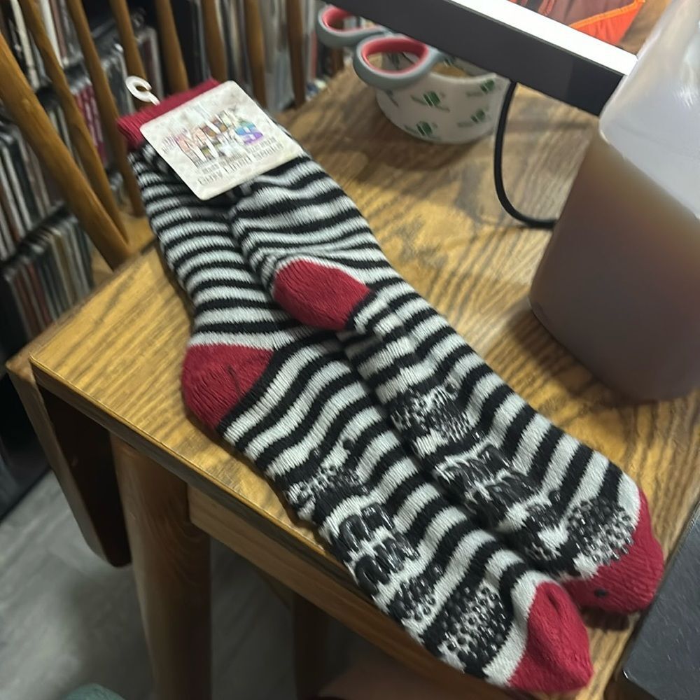 Muk Luks cozy lined socks with grip padding NWT